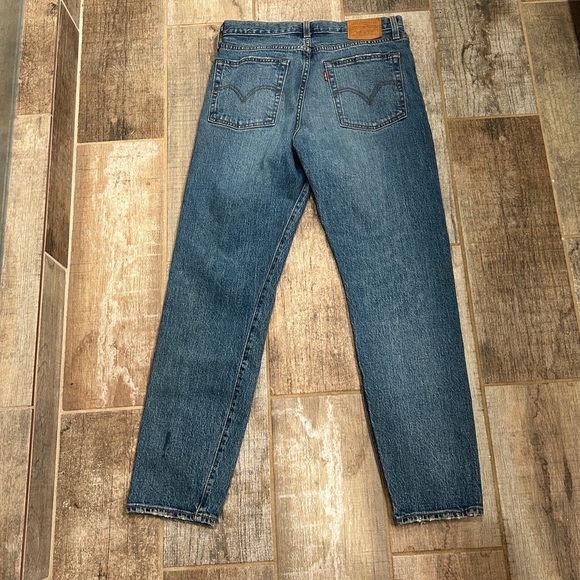 Levi’s Women’s Jeans Capital E Tag Wedgie Straight Medium Wash High Waisted - Picture 7 of 9